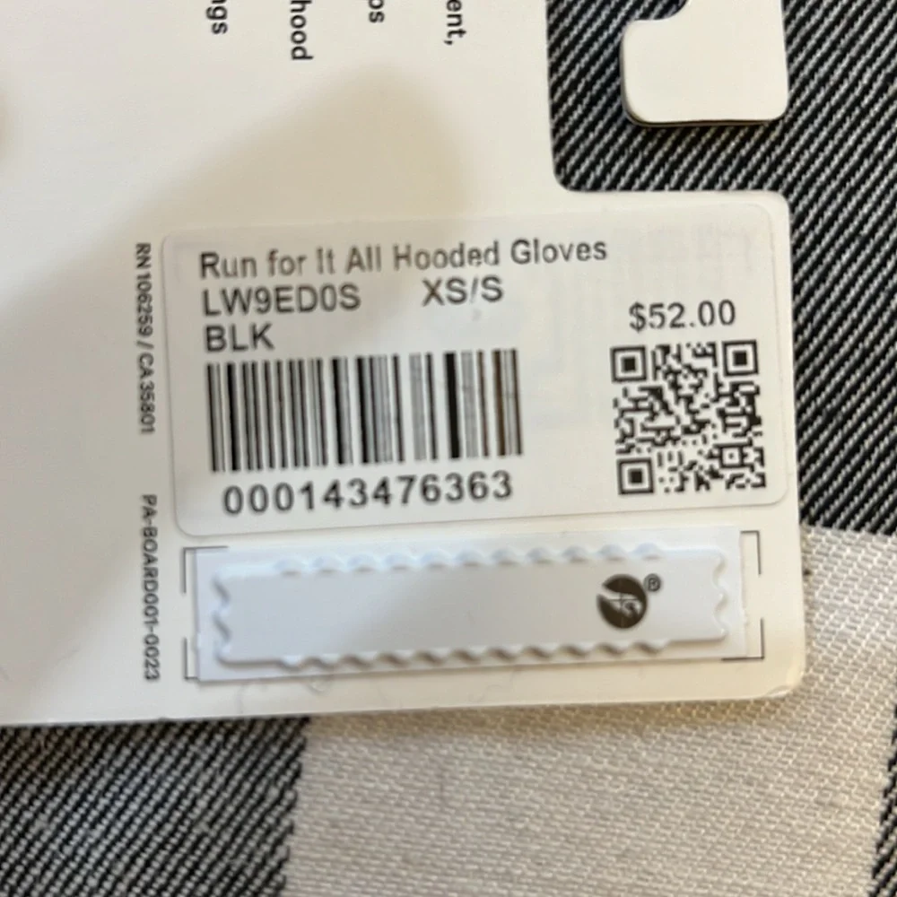 Lululemon Gloves running or light use - Picture 3 of 6